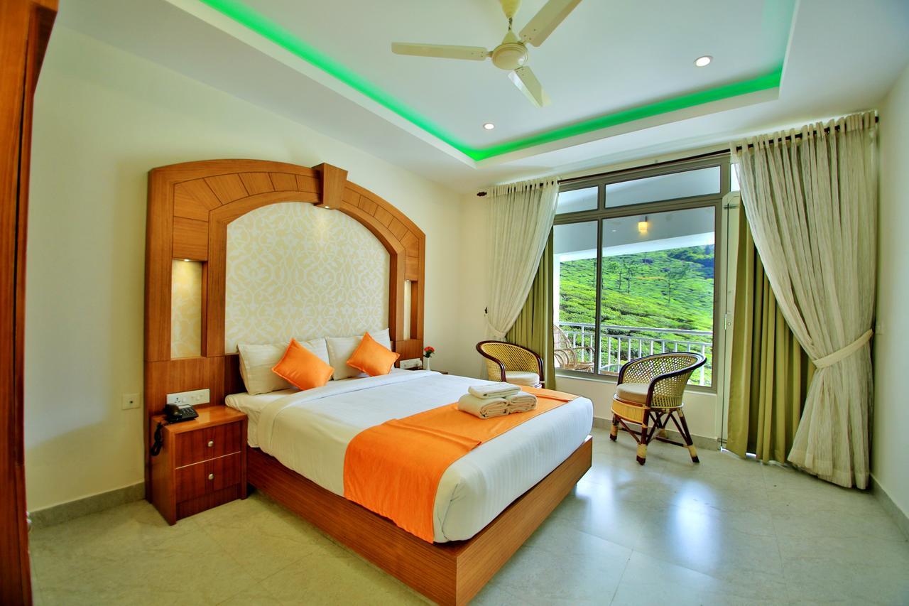 Monsoon Grande Hotel Мунар Екстериор снимка