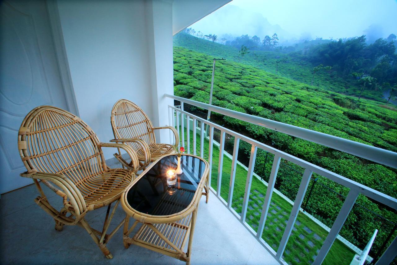 Monsoon Grande Hotel Мунар Екстериор снимка