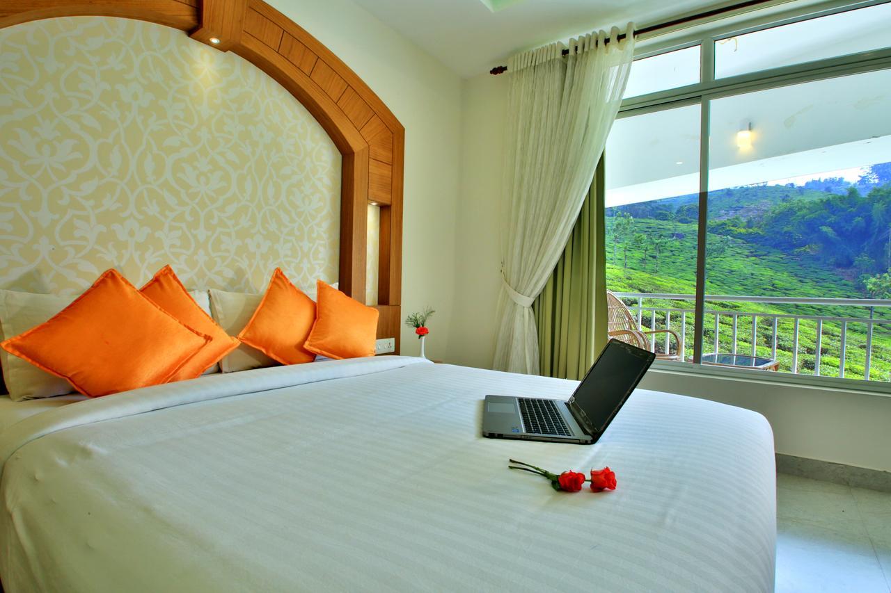 Monsoon Grande Hotel Мунар Екстериор снимка
