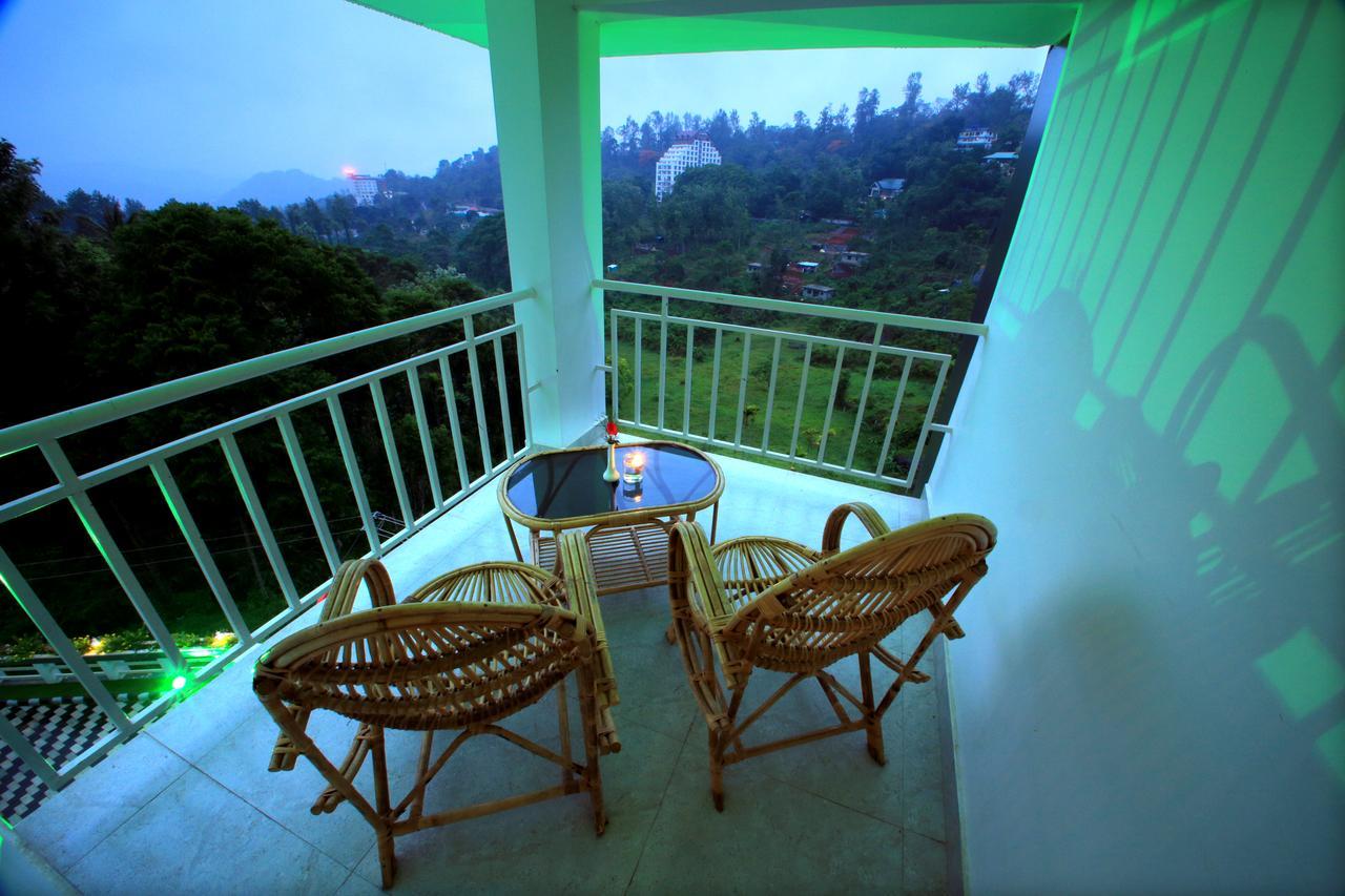 Monsoon Grande Hotel Мунар Екстериор снимка